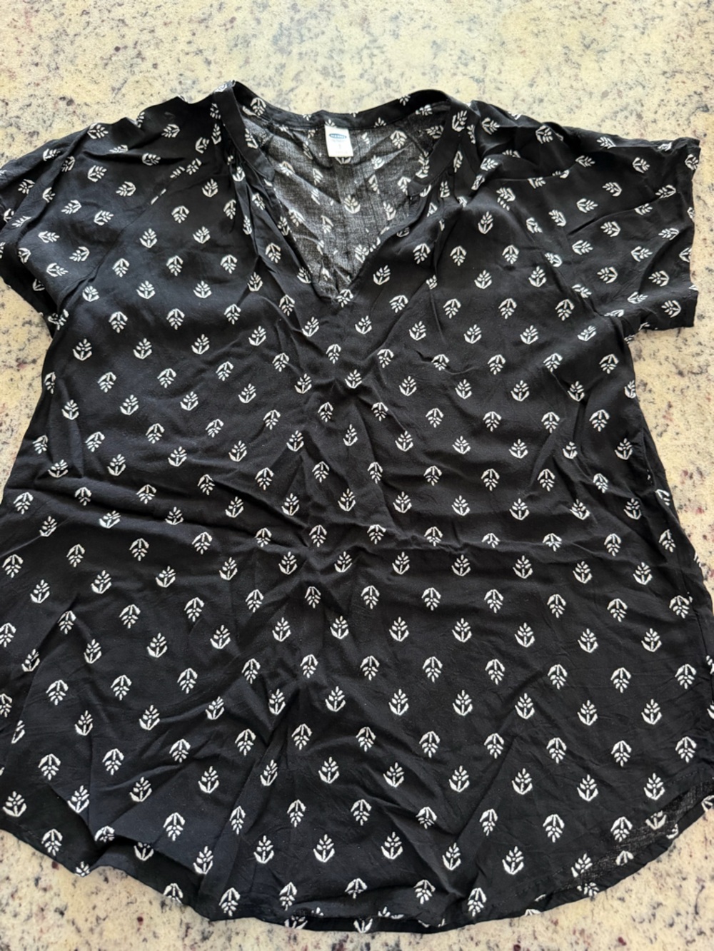 Old Navy Black V-Neck Short Sleeve Top with White Leaf Print